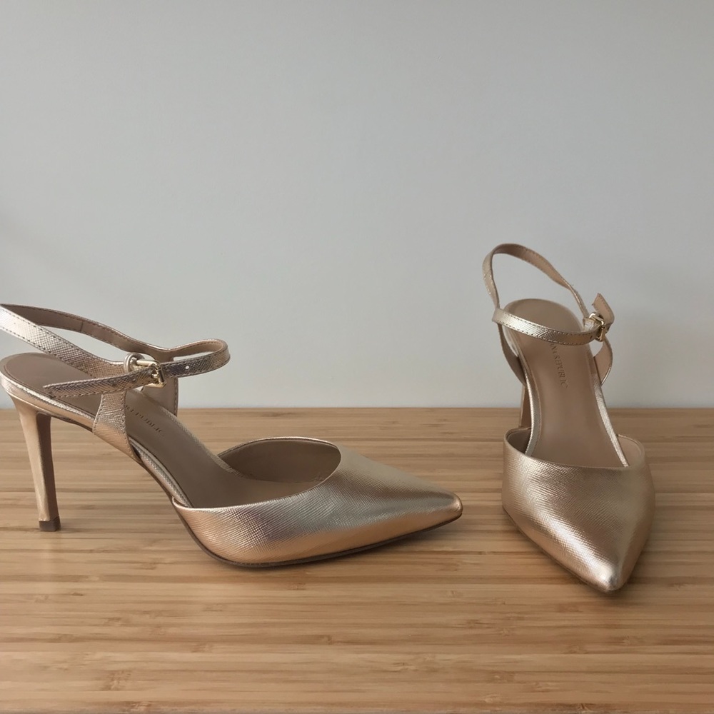 Banana Republic Slingback Gold Heels Size Seven